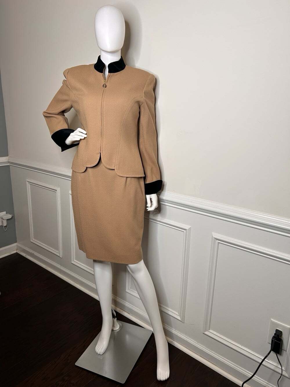 Vintage Christian Dior Women’s 2pc. Suit, Tan, With Blk. Trim, Sz.12, Circa 90’s - Picture 4 of 16